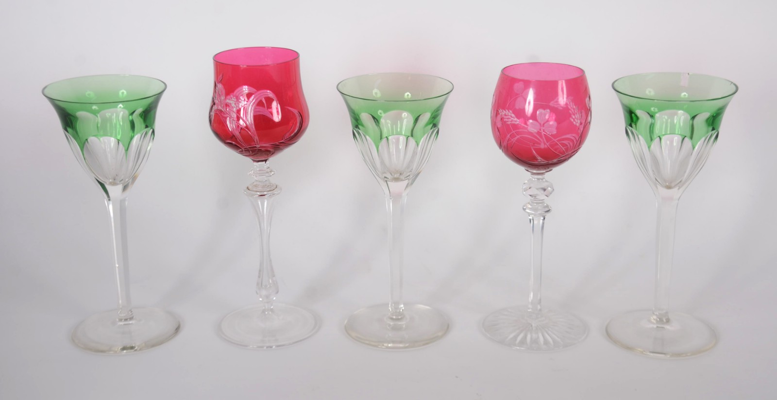 Conjunto com 5 cálices para vinho de cristal, sendo 3 cálices... - foto 1 de 8