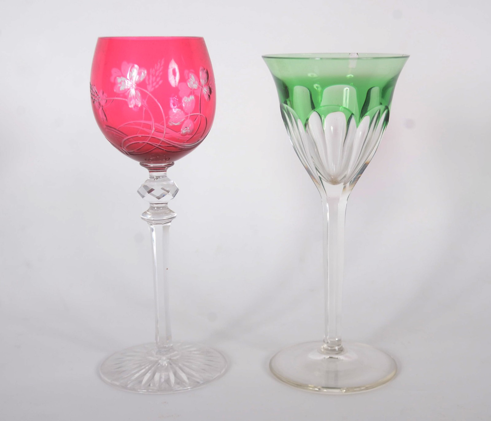 Conjunto com 5 cálices para vinho de cristal, sendo 3 cálices... - foto 2 de 8