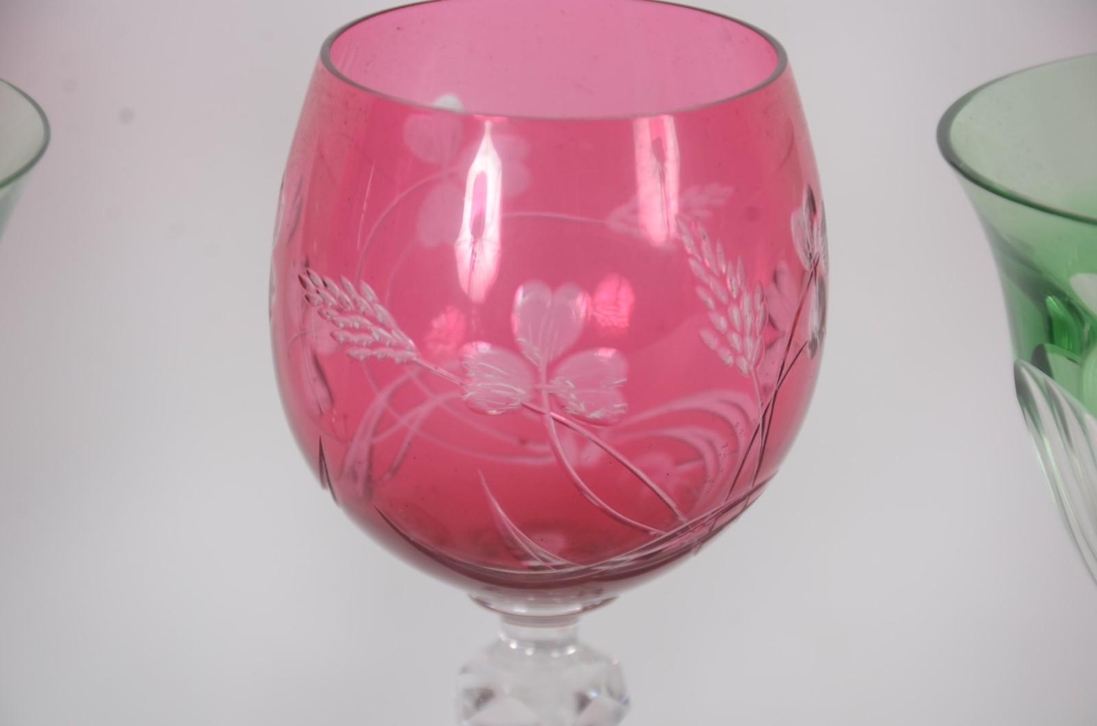 Conjunto com 5 cálices para vinho de cristal, sendo 3 cálices... - foto 3 de 8