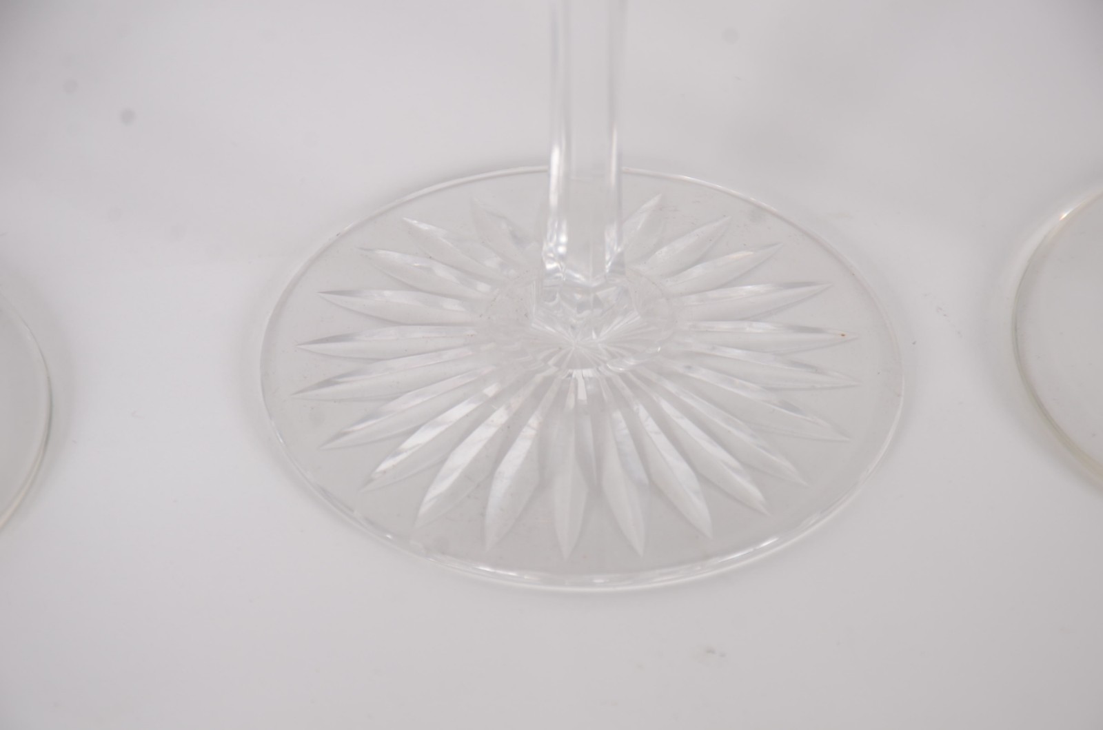 Conjunto com 5 cálices para vinho de cristal, sendo 3 cálices... - foto 6 de 8