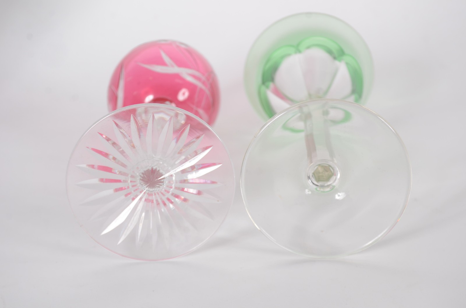 Conjunto com 5 cálices para vinho de cristal, sendo 3 cálices... - foto 7 de 8