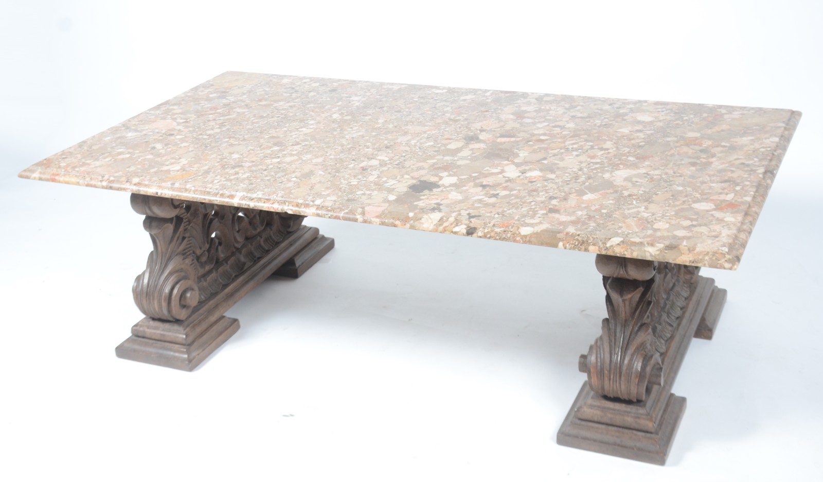 Mesa de centro com base de madeira entalhada e tampo de mármore... - foto 1 de 6