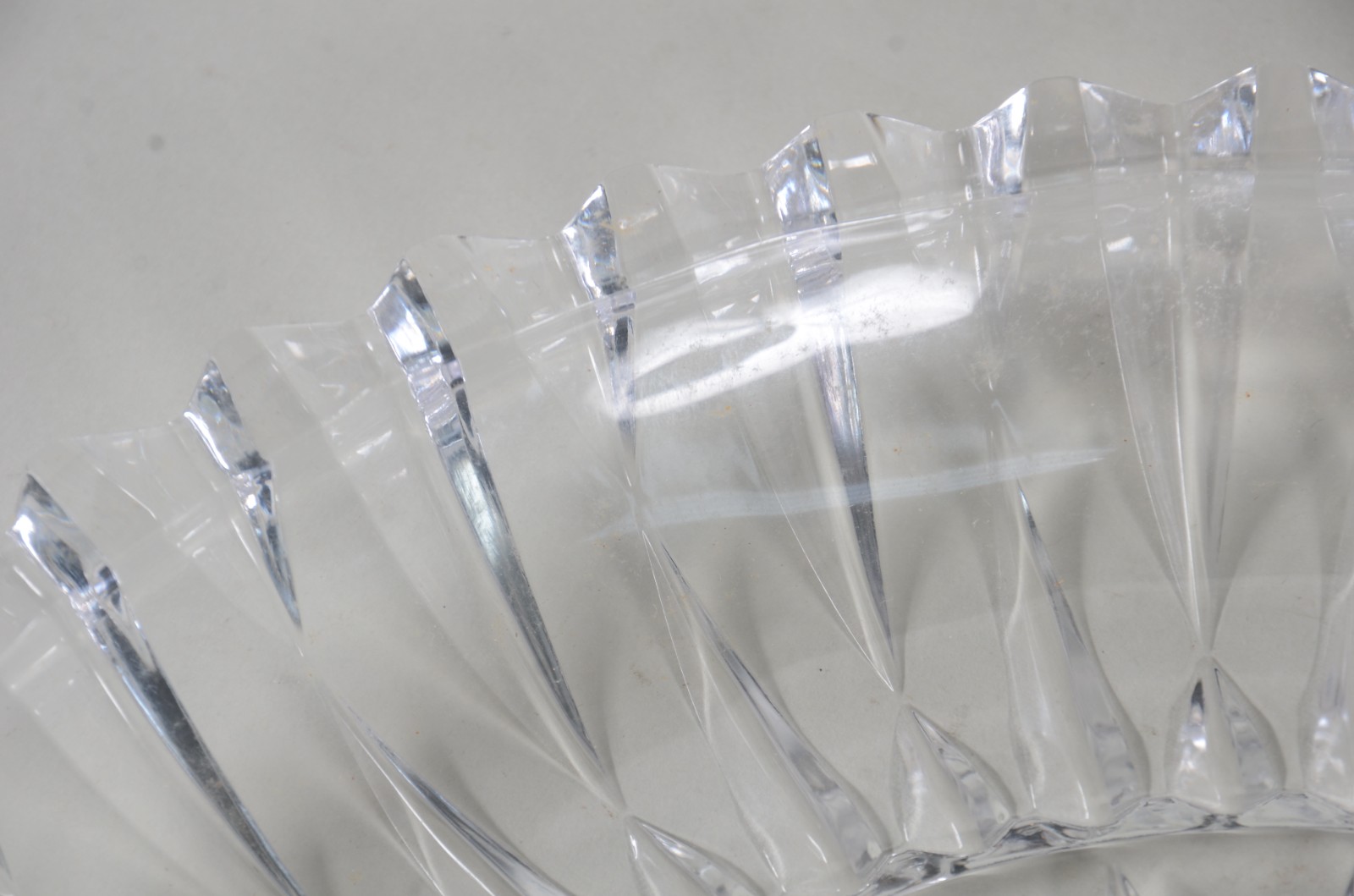 Quatro pratos de vidro/cristal , sendo um com 5 recipientes para... - foto 5 de 11