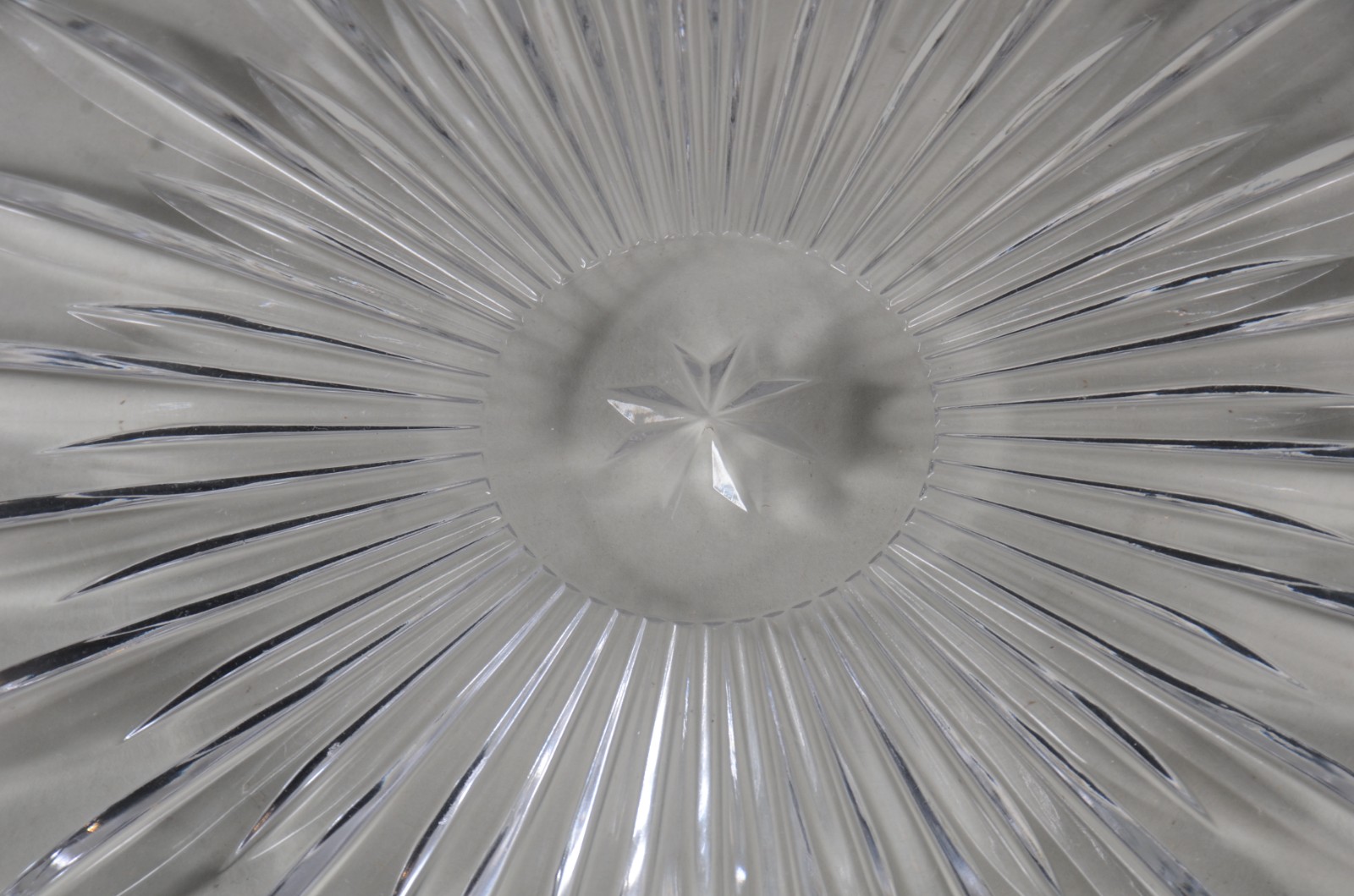 Quatro pratos de vidro/cristal , sendo um com 5 recipientes para... - foto 3 de 11