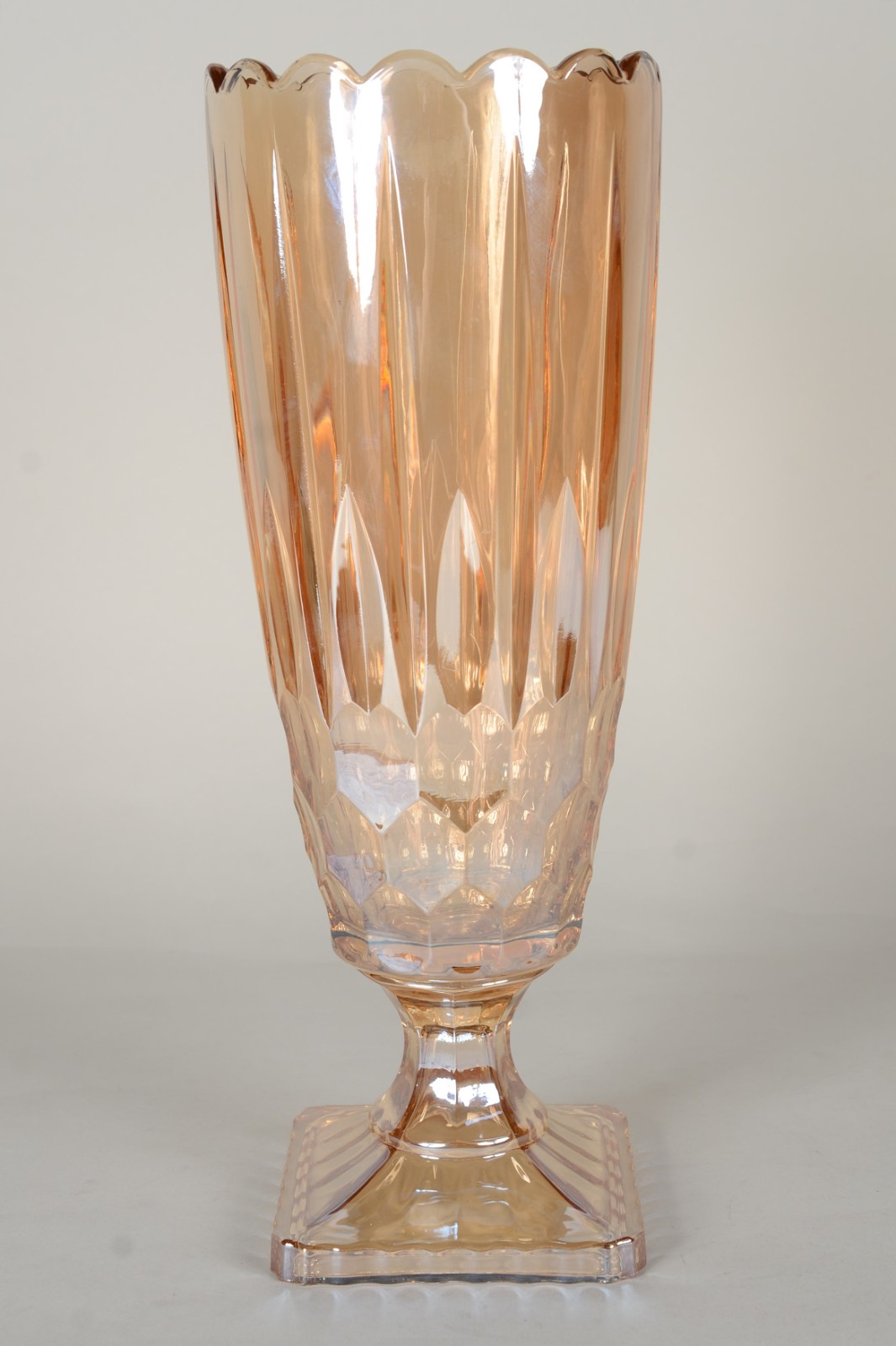 Vaso de vidro decorativo "casca de cebola", borda recortada em gomos. - foto 1 de 5