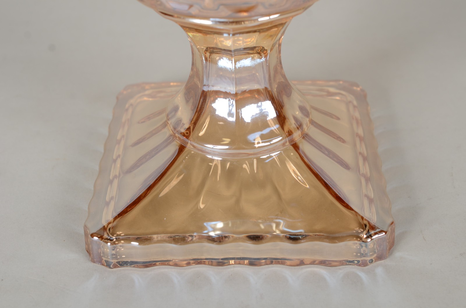 Vaso de vidro decorativo "casca de cebola", borda recortada em gomos. - foto 3 de 5
