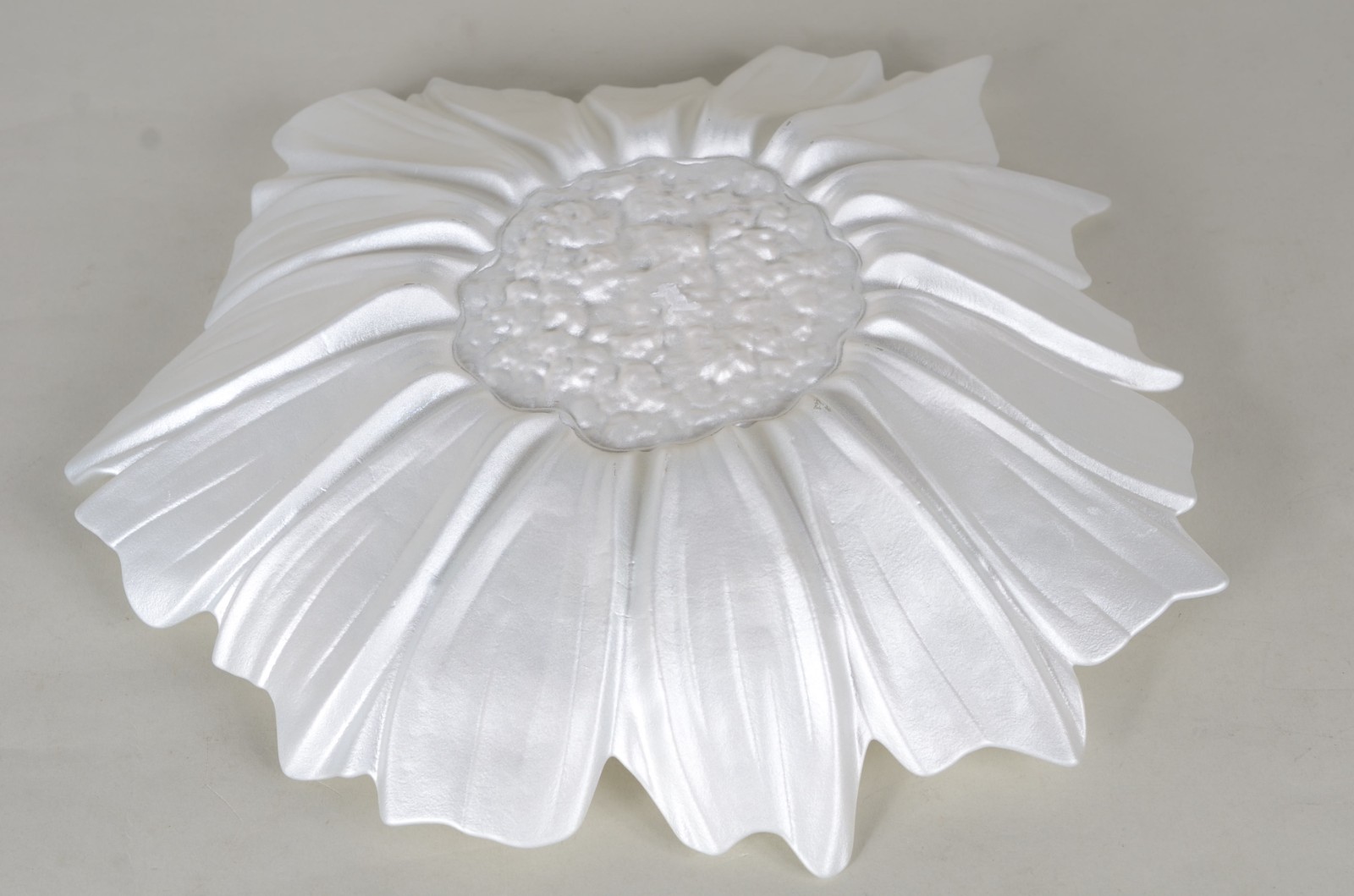 Centro de mesa de vidro decorativo branco feitio flor. - foto 6 de 6