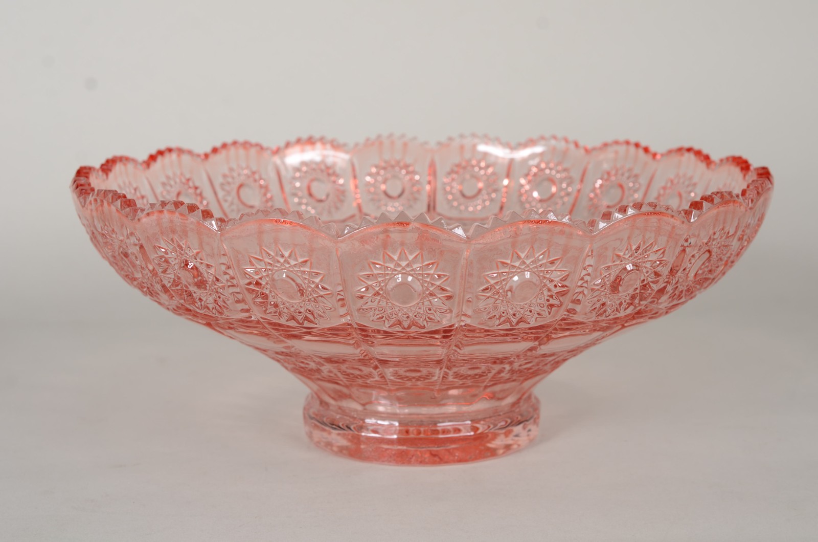 Centro de mesa/ fruteira de vidro decorativo na cor rosa, lapidado... - foto 1 de 8