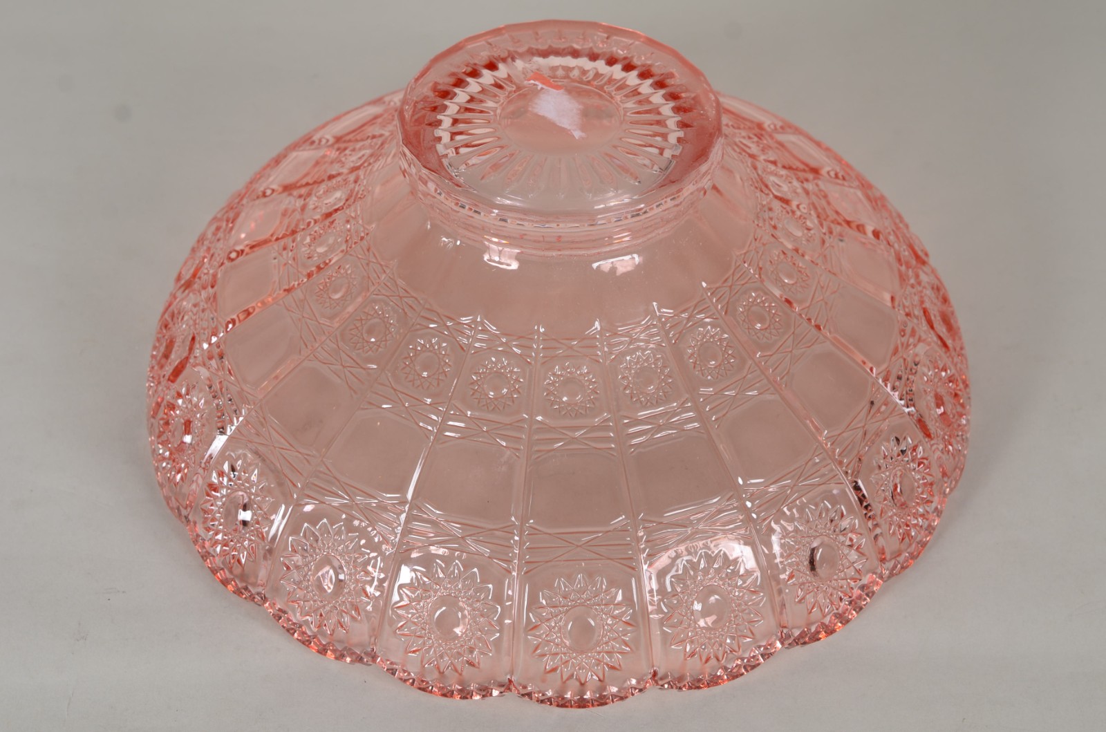 Centro de mesa/ fruteira de vidro decorativo na cor rosa, lapidado... - foto 7 de 8