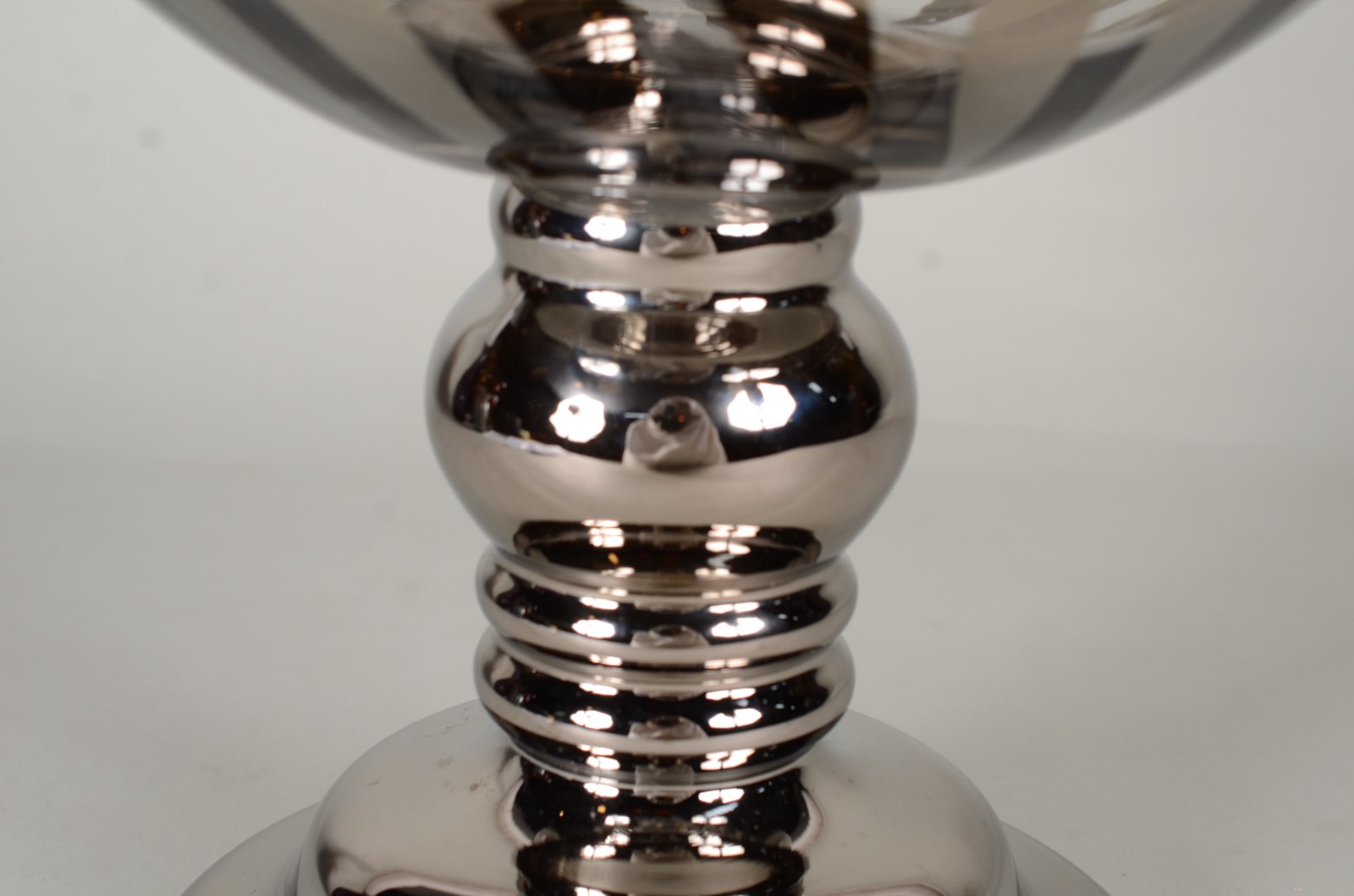 Vaso de vidro decorativo feitio taça. - foto 4 de 5
