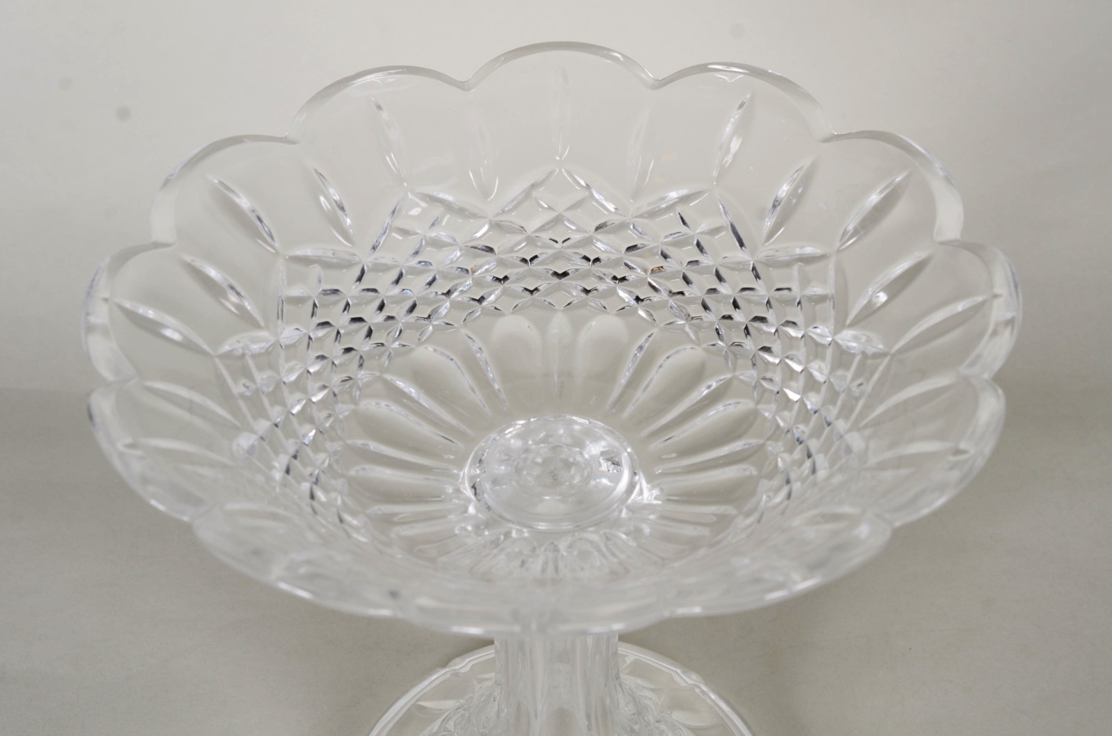 Fruteira de cristal lapidado, borda em gomos. - foto 3 de 9