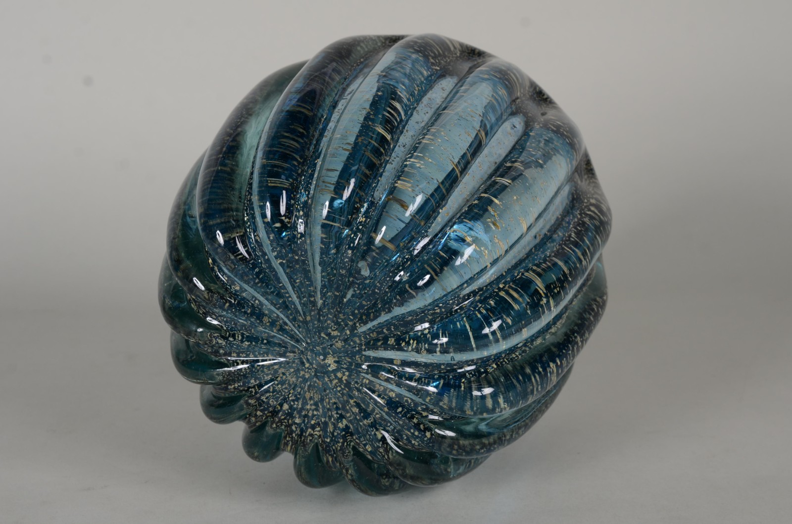 Cachepot de vidro decorativo, trabalho em gomos na cor azul com pó de... - foto 5 de 5