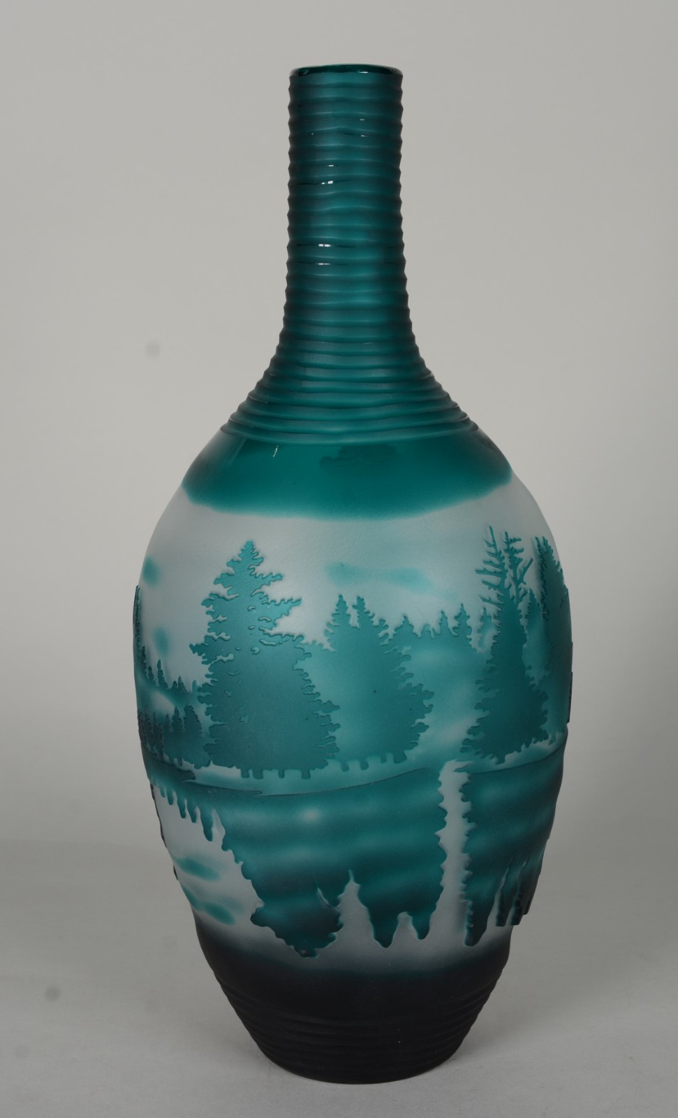 Vaso de vidro decorativo no cor verde com relevos. - foto 1 de 8