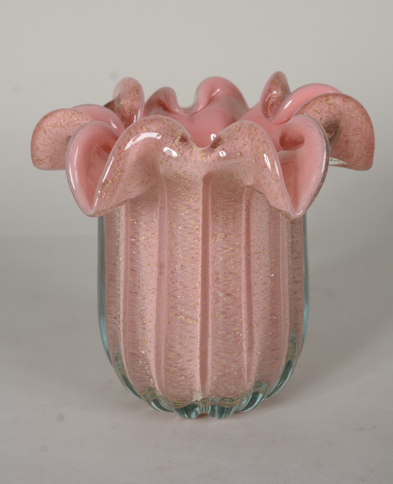 Vaso de vidro decorativo gomado, borda feitio babado na cor rosa com... - foto 1 de 7
