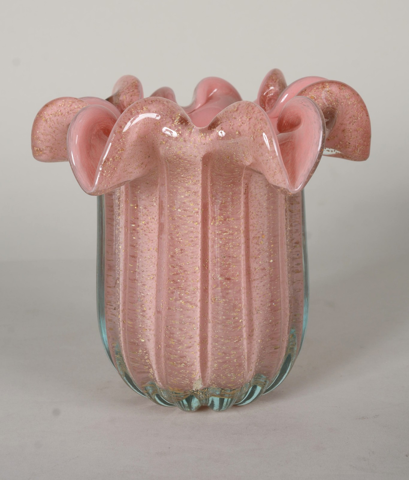 Vaso de vidro decorativo gomado, borda feitio babado na cor rosa com... - foto 3 de 7