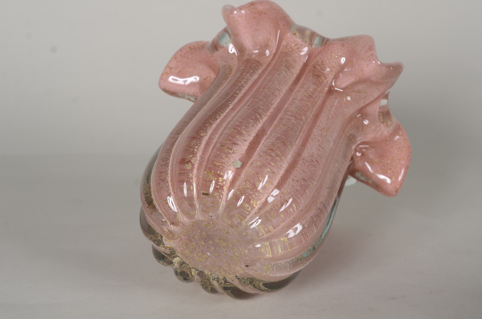 Vaso de vidro decorativo gomado, borda feitio babado na cor rosa com... - foto 7 de 7