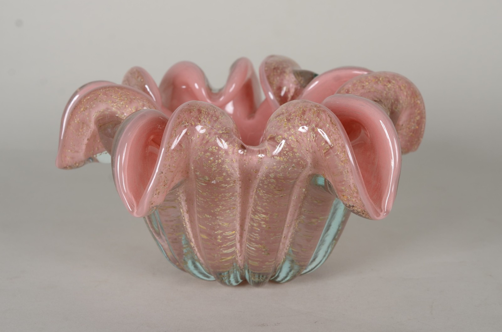 Centro de mesa de vidro decorativo na cor rosa, pó de ouro, bordas... - foto 1 de 5