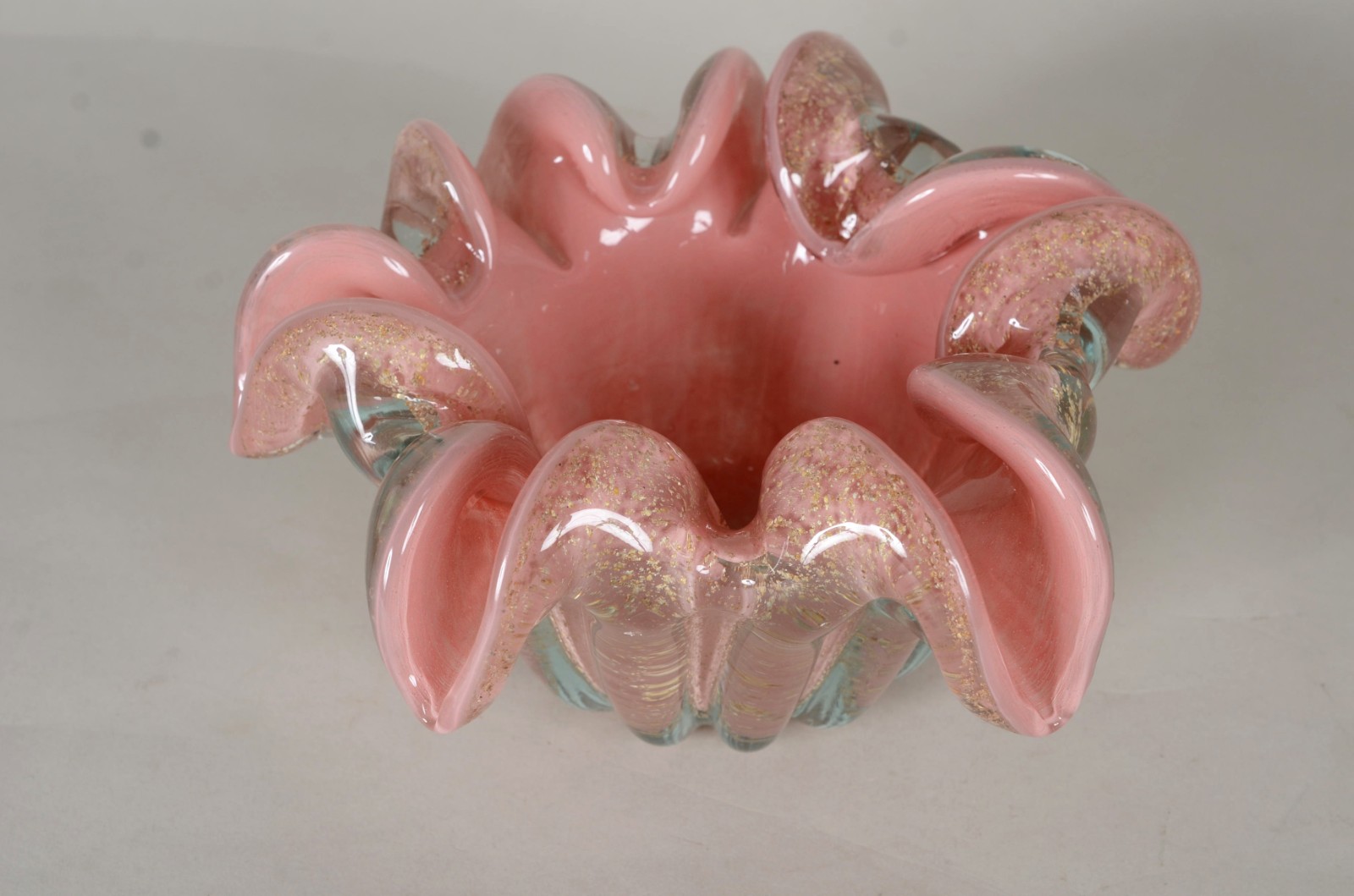 Centro de mesa de vidro decorativo na cor rosa, pó de ouro, bordas... - foto 2 de 5