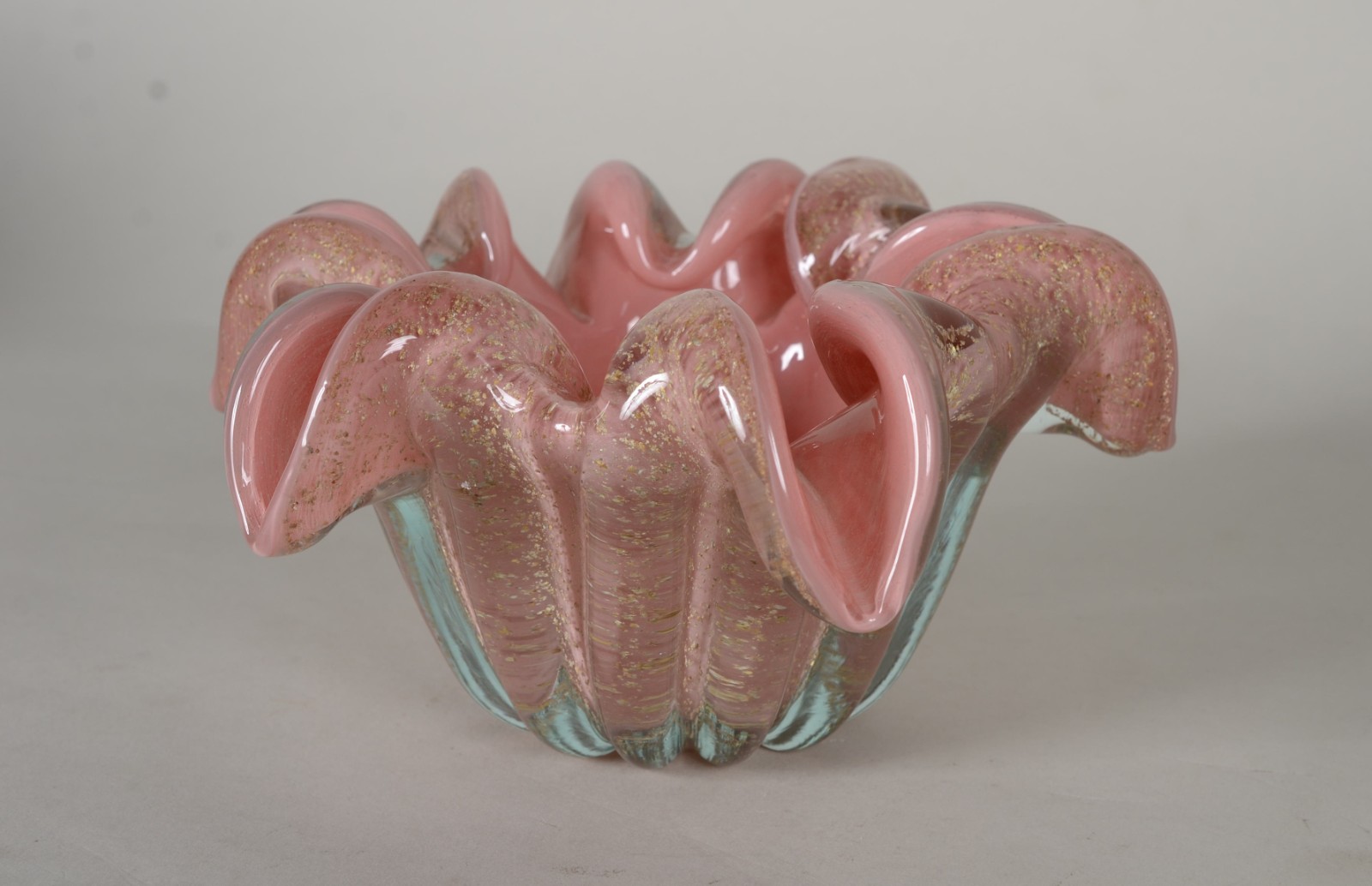 Centro de mesa de vidro decorativo na cor rosa, pó de ouro, bordas... - foto 3 de 5