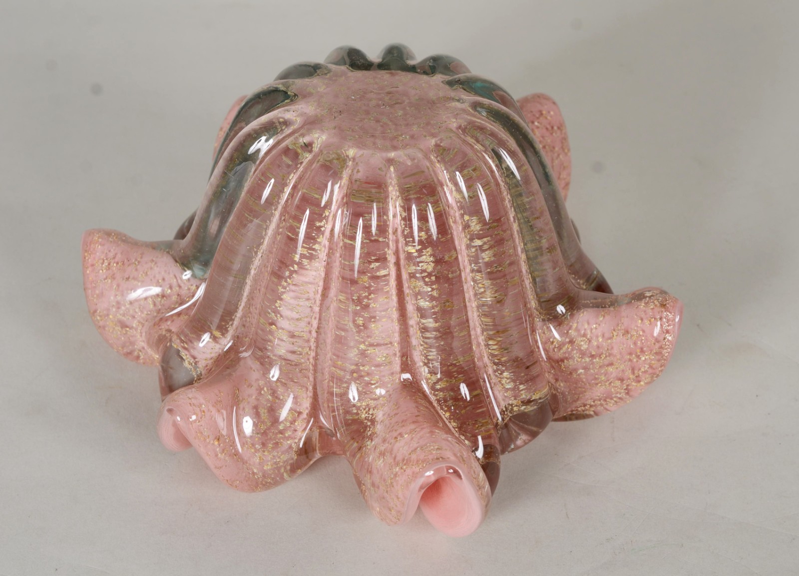 Centro de mesa de vidro decorativo na cor rosa, pó de ouro, bordas... - foto 5 de 5