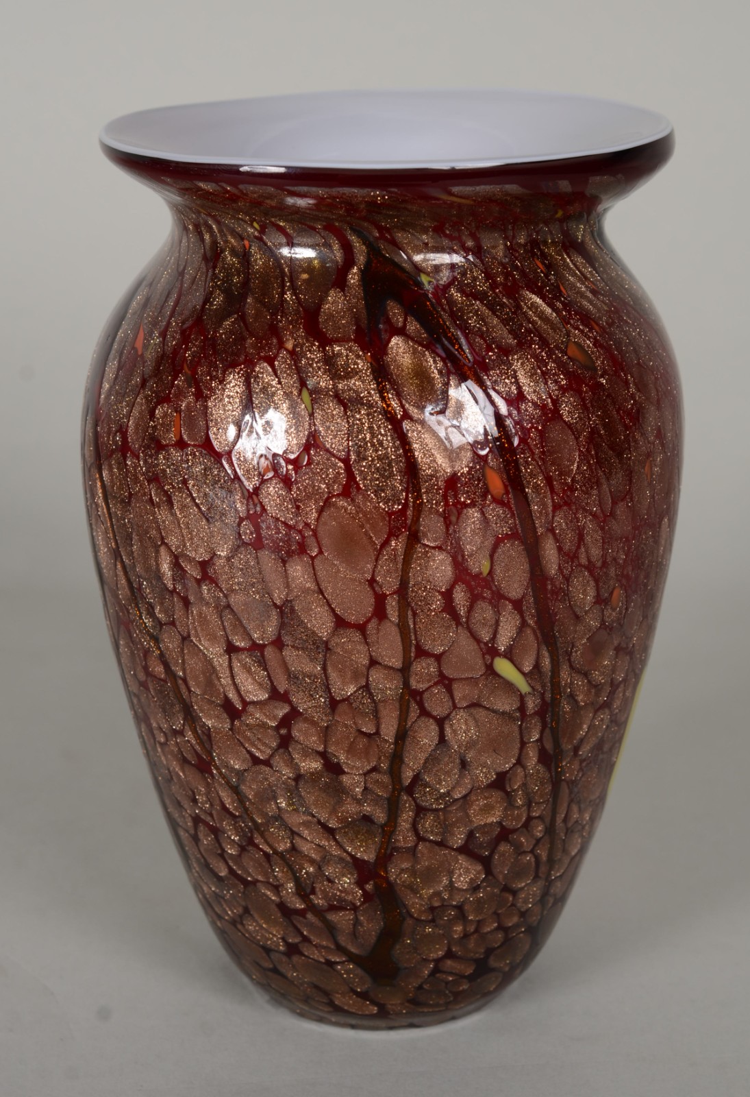Vaso de vidro decorativo, fundo vinho com detalhes em amarelo e... - foto 3 de 8