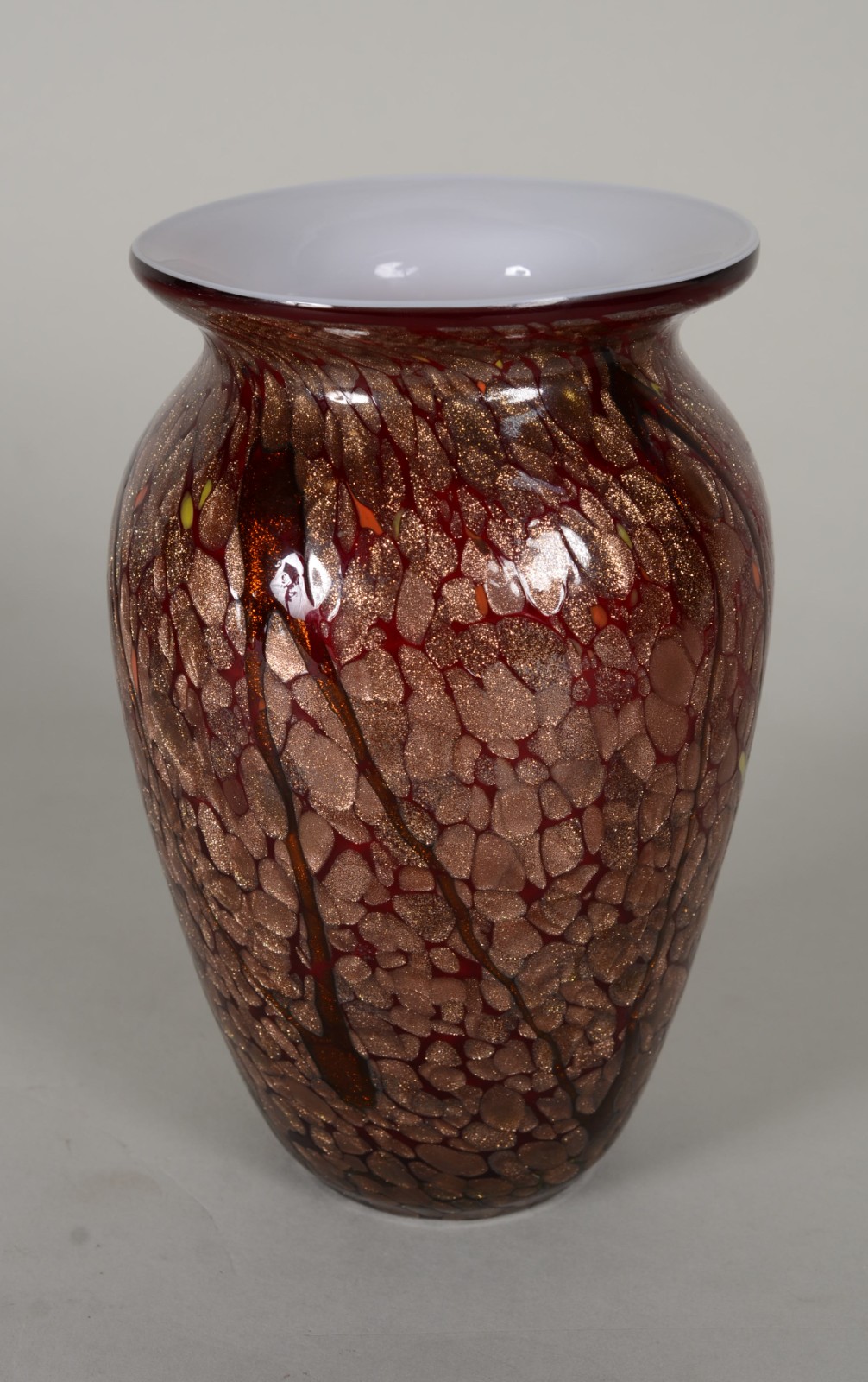 Vaso de vidro decorativo, fundo vinho com detalhes em amarelo e... - foto 4 de 8