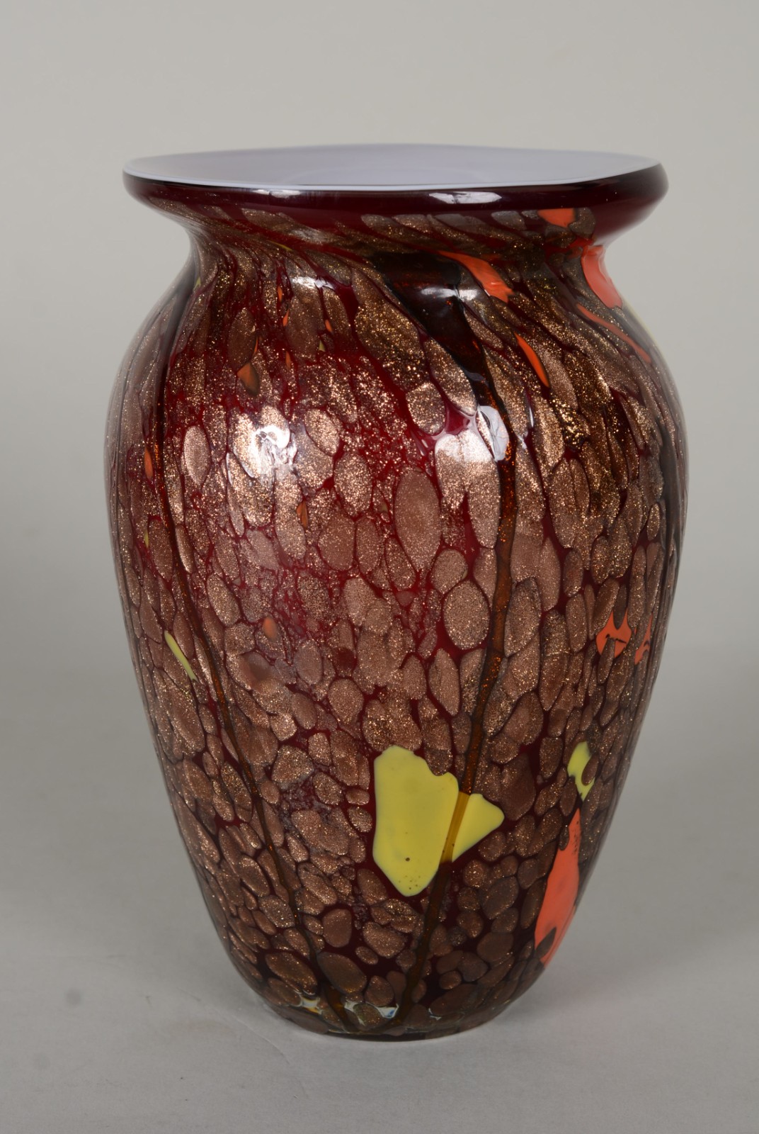 Vaso de vidro decorativo, fundo vinho com detalhes em amarelo e... - foto 5 de 8