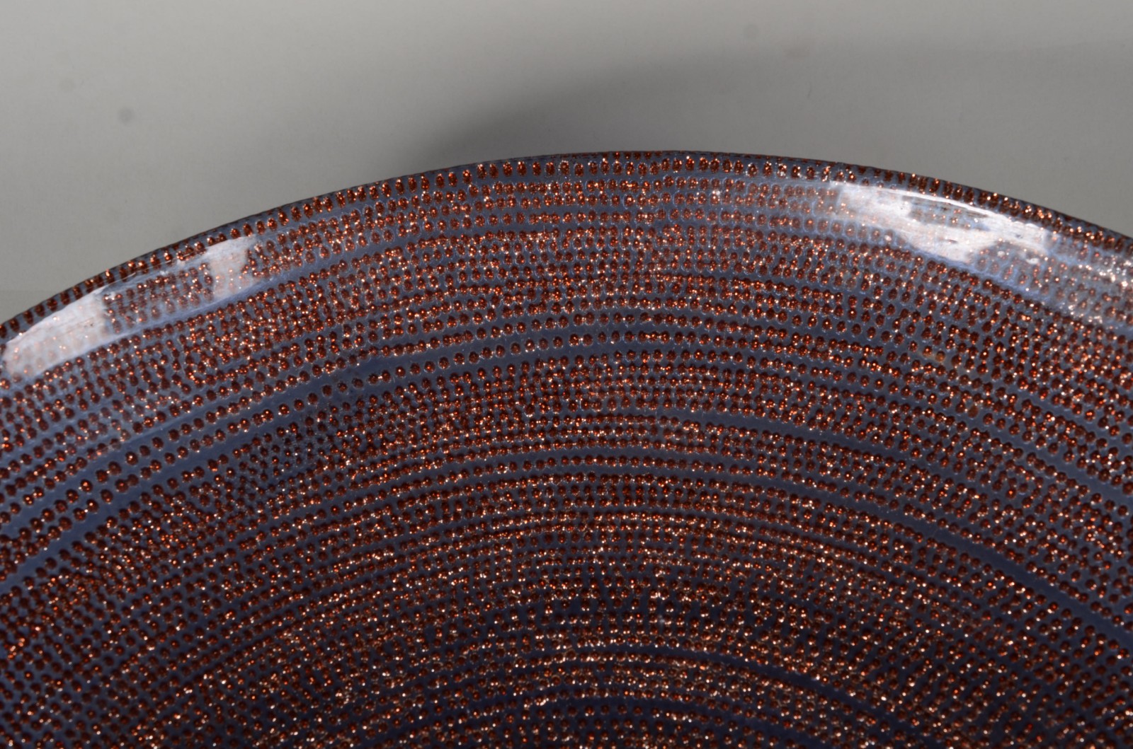 Prato/centro de mesa de vidro decorativo na cor uva com detalhes... - foto 6 de 8