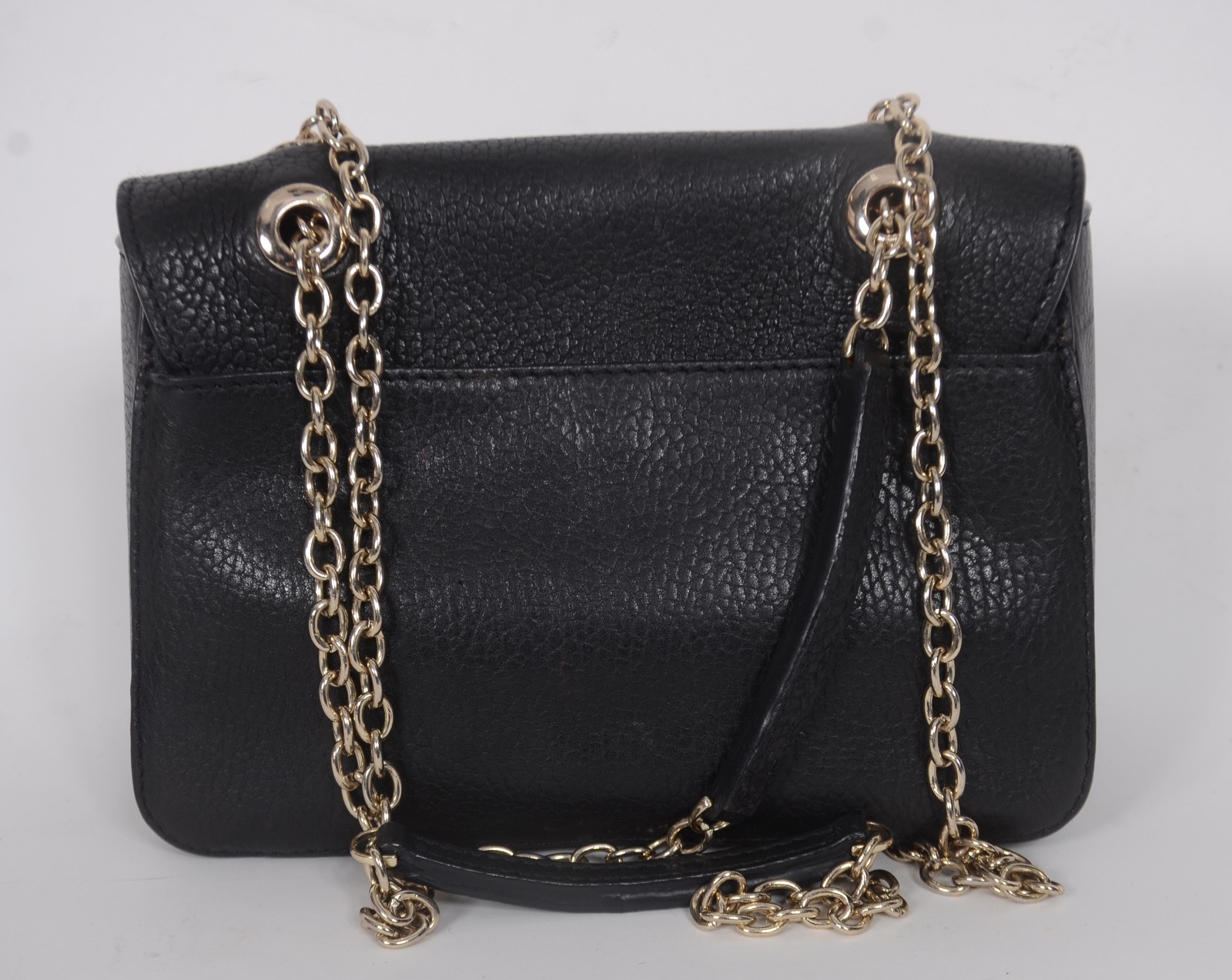 Elegante bolsa feminina em couro com corrente dourada. - foto 8 de 10