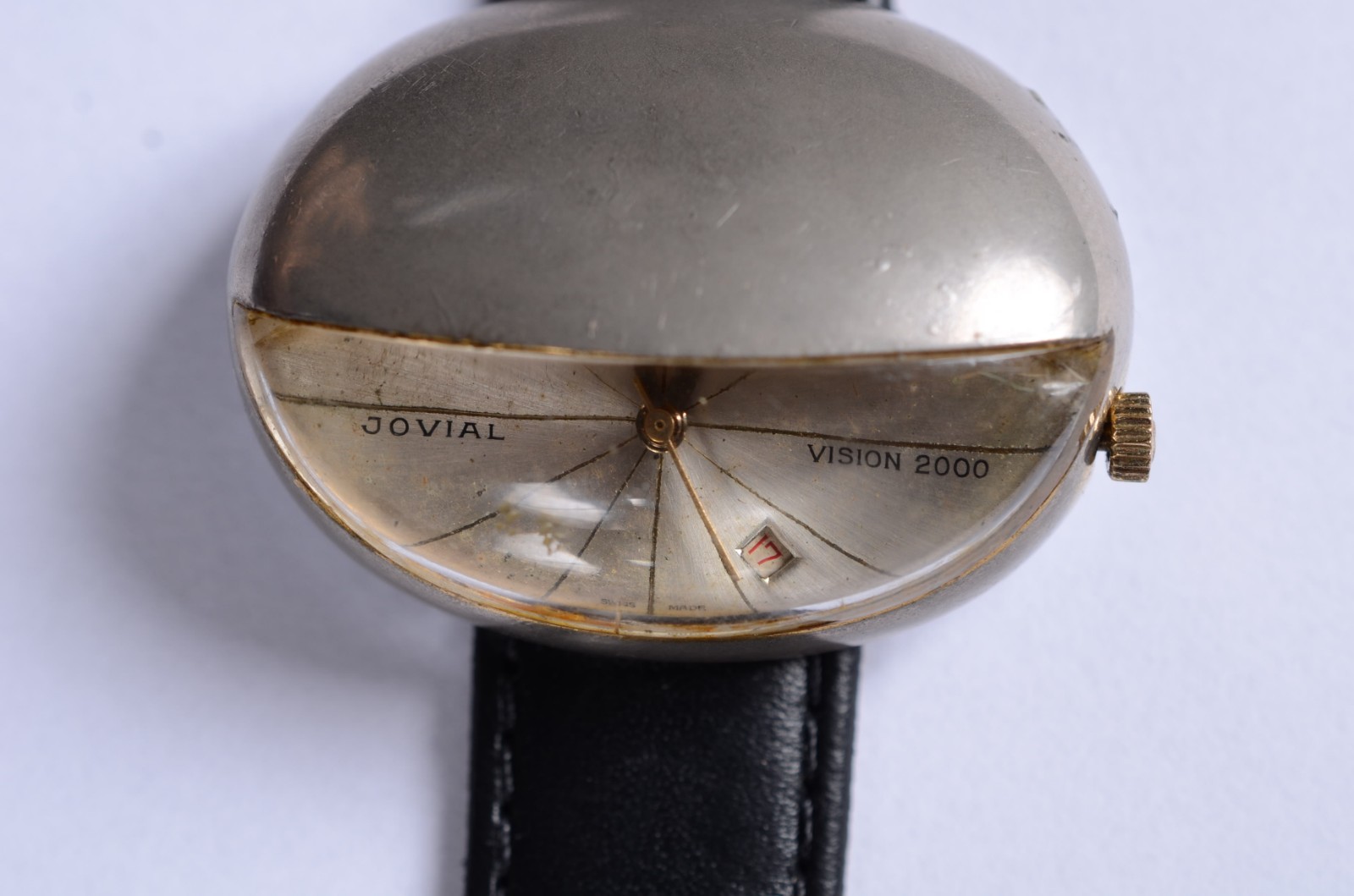 Relógio de pulso Vintage, pulseira de couro, á corda. Funcionando. - foto 1 de 9