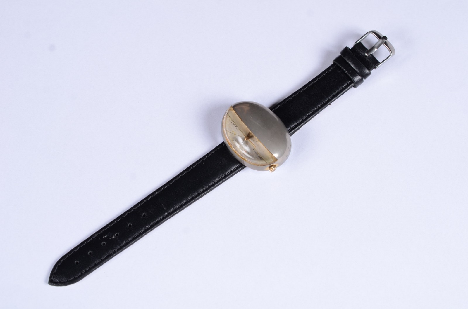 Relógio de pulso Vintage, pulseira de couro, á corda. Funcionando. - foto 2 de 9