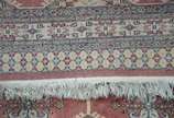 Tapete Pakistan (1101),  - Tapete Pakistan, assinado. Com manchas e cordão solto.