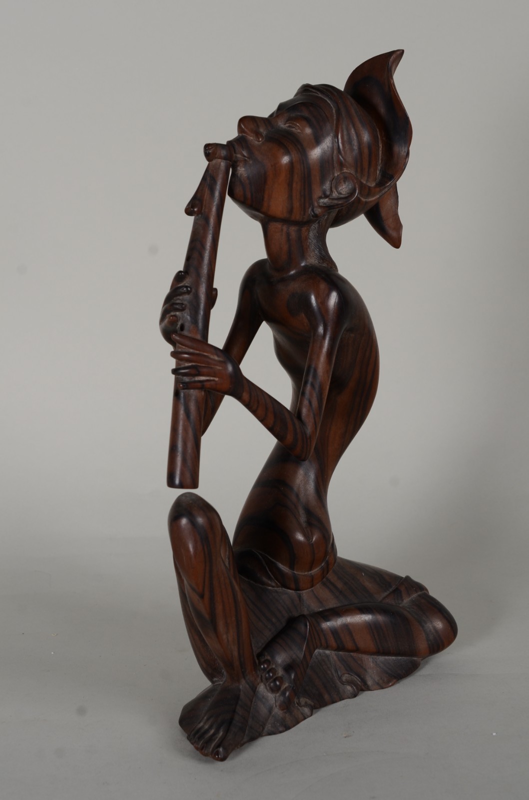 Figura de madeira Bali, assinada. Lascado no turbante. - foto 1 de 9