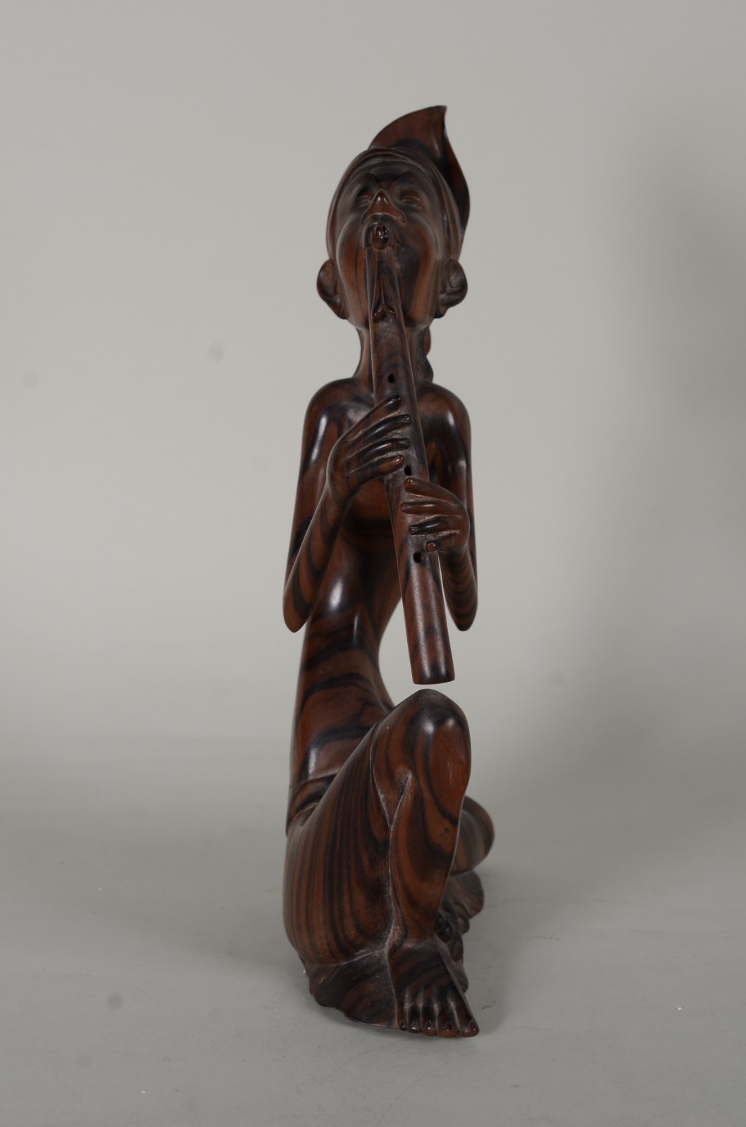 Figura de madeira Bali, assinada. Lascado no turbante. - foto 3 de 9