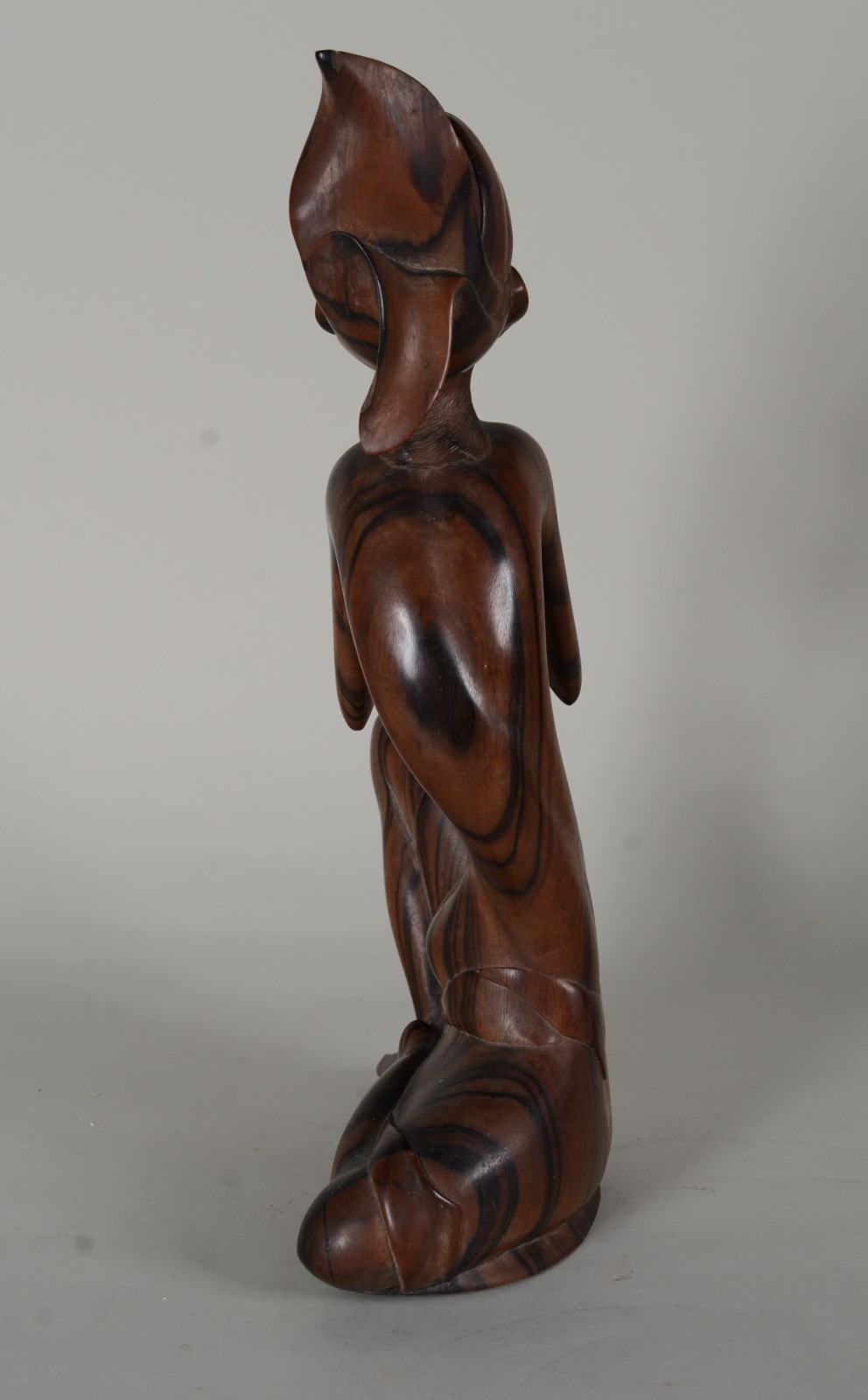 Figura de madeira Bali, assinada. Lascado no turbante. - foto 6 de 9