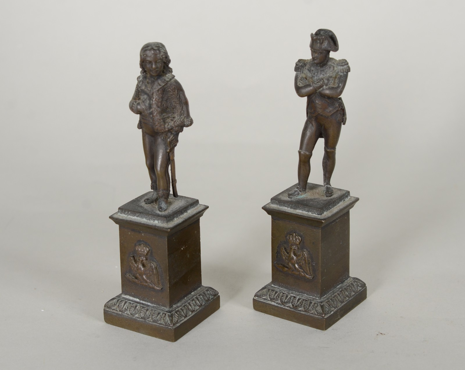 Par de pequenas figuras de bronze representando "Napoleão" sobre... - foto 1 de 9