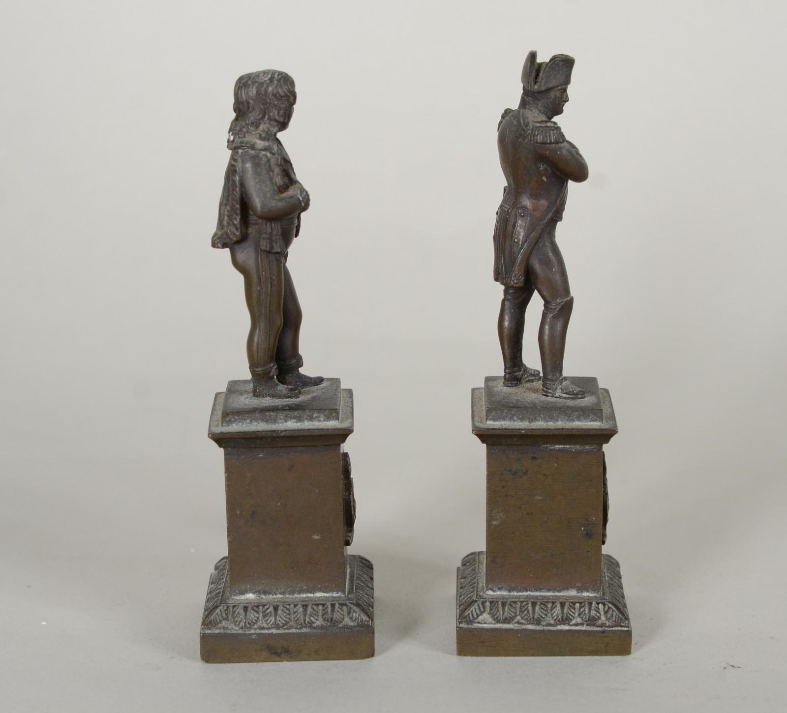 Par de pequenas figuras de bronze representando "Napoleão" sobre... - foto 4 de 9
