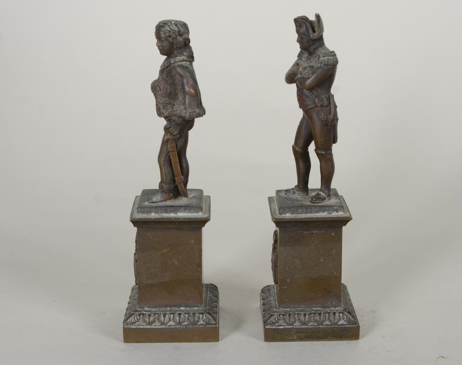 Par de pequenas figuras de bronze representando "Napoleão" sobre... - foto 5 de 9