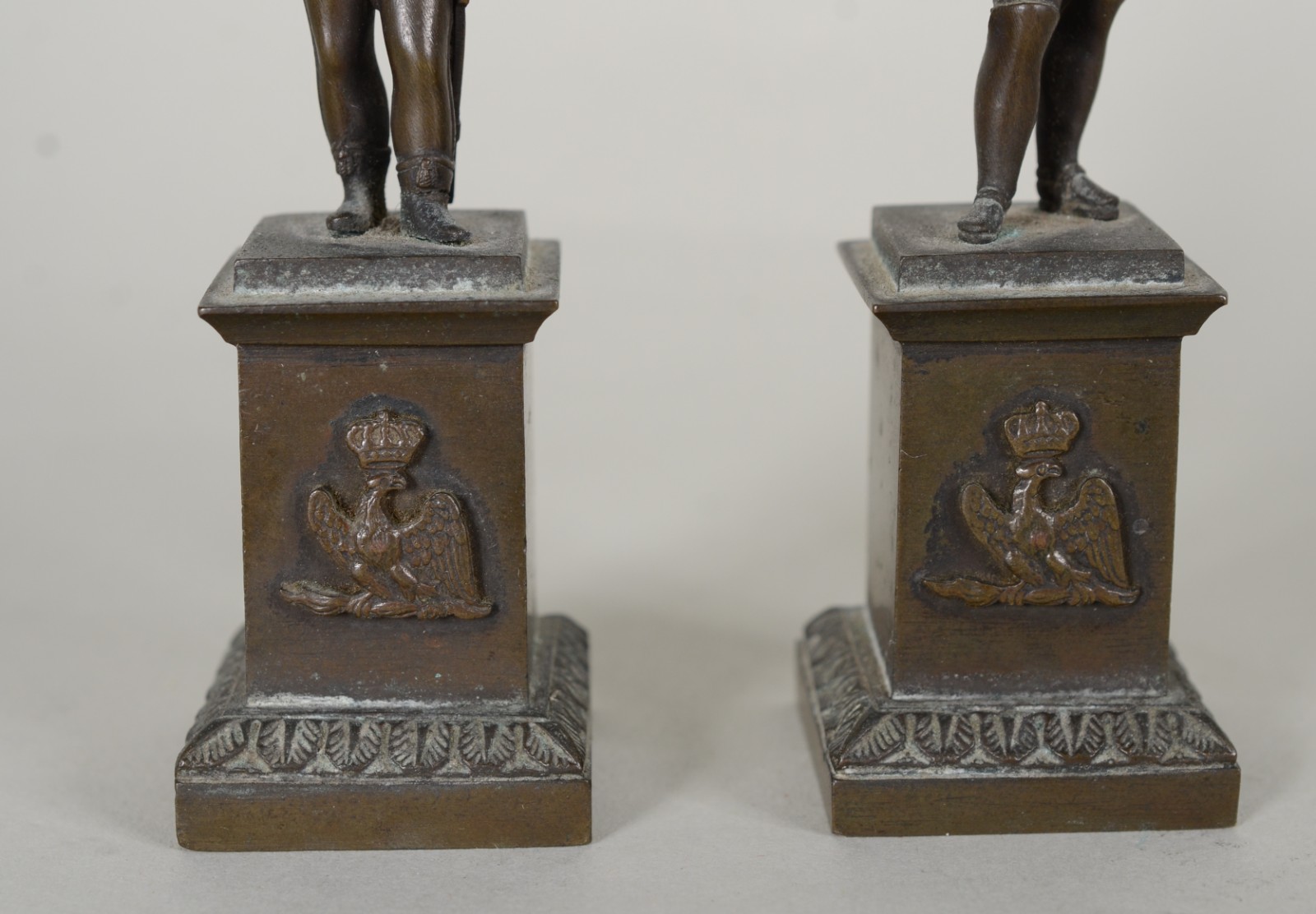 Par de pequenas figuras de bronze representando "Napoleão" sobre... - foto 6 de 9