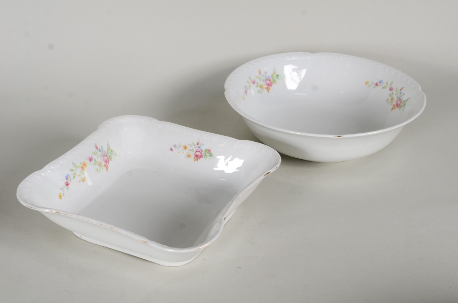 Parte de serviço de jantar de porcelana tcheca branca com flores em... - foto 3 de 8