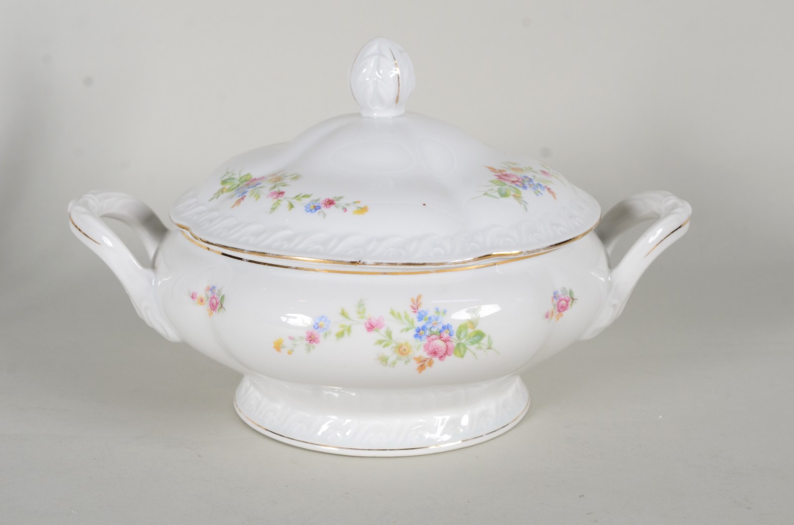 Parte de serviço de jantar de porcelana tcheca branca com flores em... - foto 4 de 8