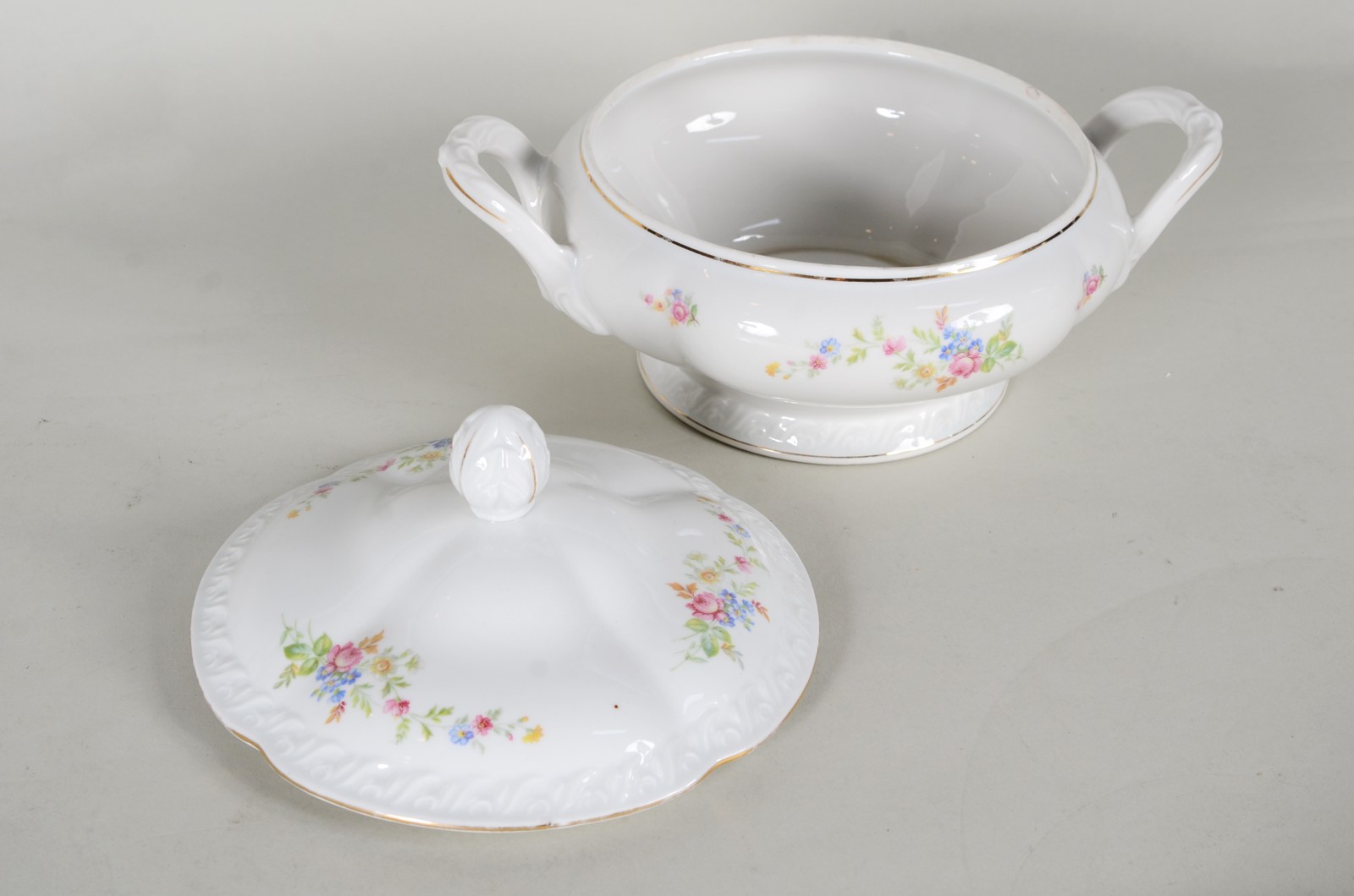 Parte de serviço de jantar de porcelana tcheca branca com flores em... - foto 5 de 8