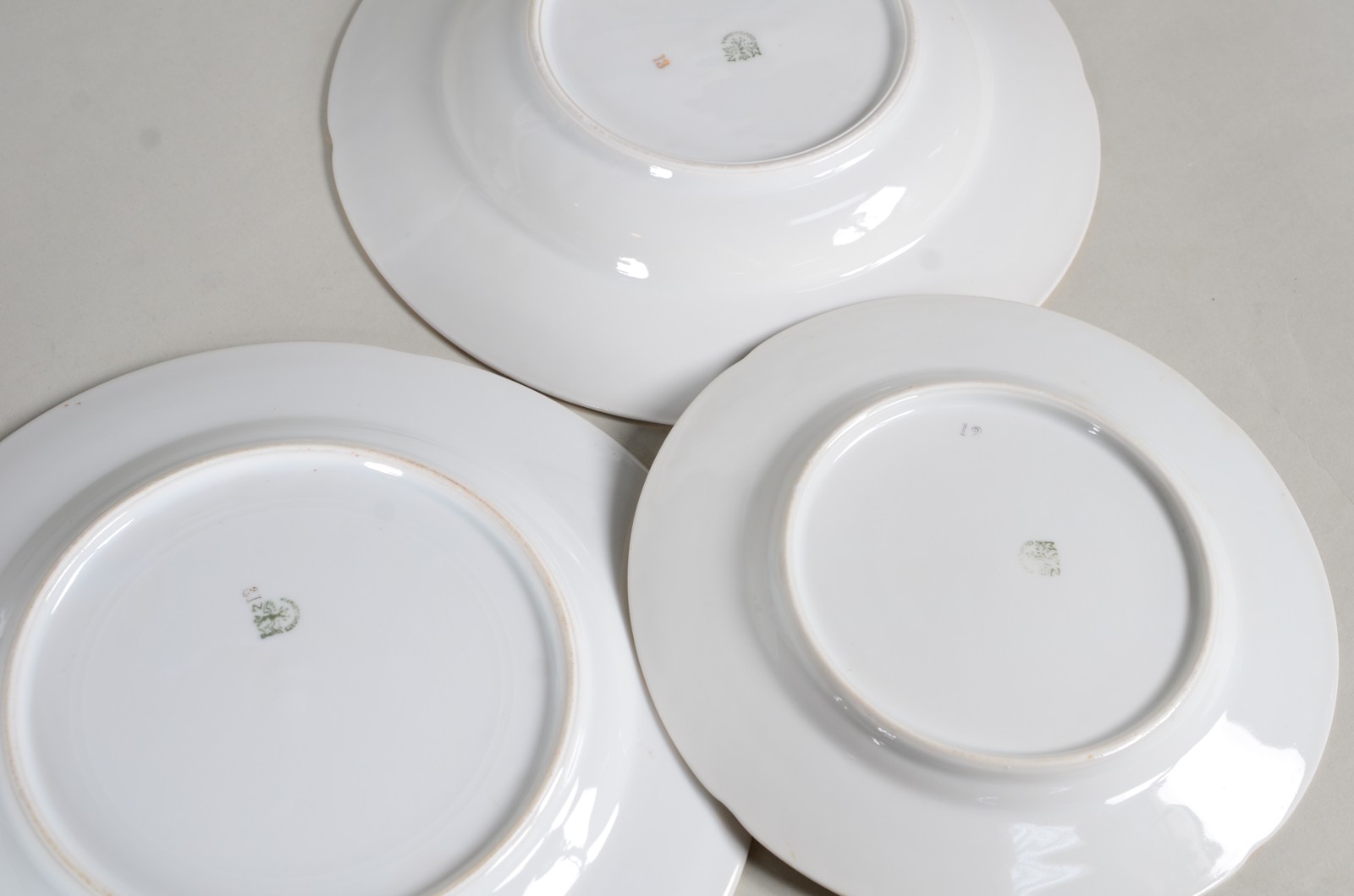 Parte de serviço de jantar de porcelana tcheca branca com flores em... - foto 7 de 8