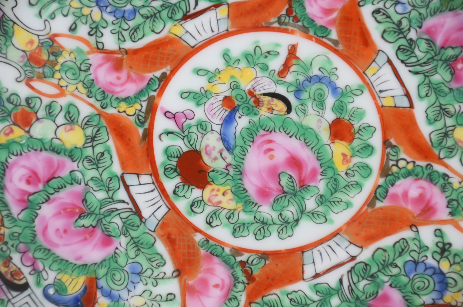 Conjunto com nove pratos de sobremesa de porcelana oriental... - foto 3 de 9