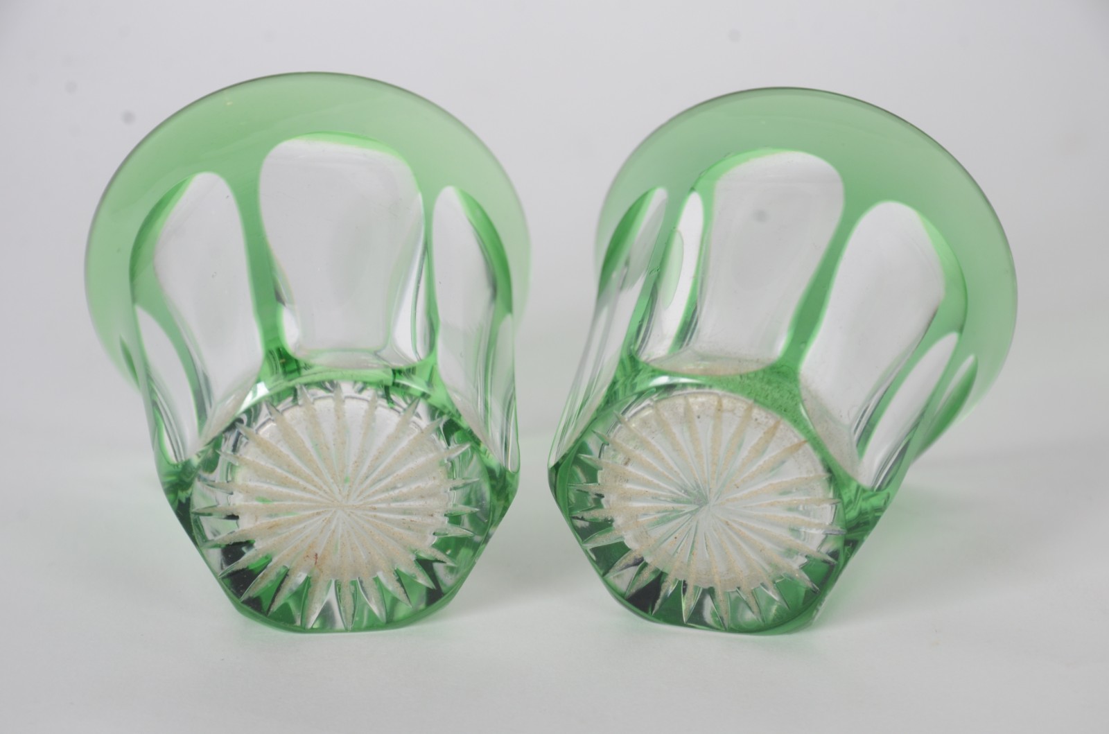 Licoreira de cristal facetado doublé verde com 2 copinhos. - foto 6 de 7