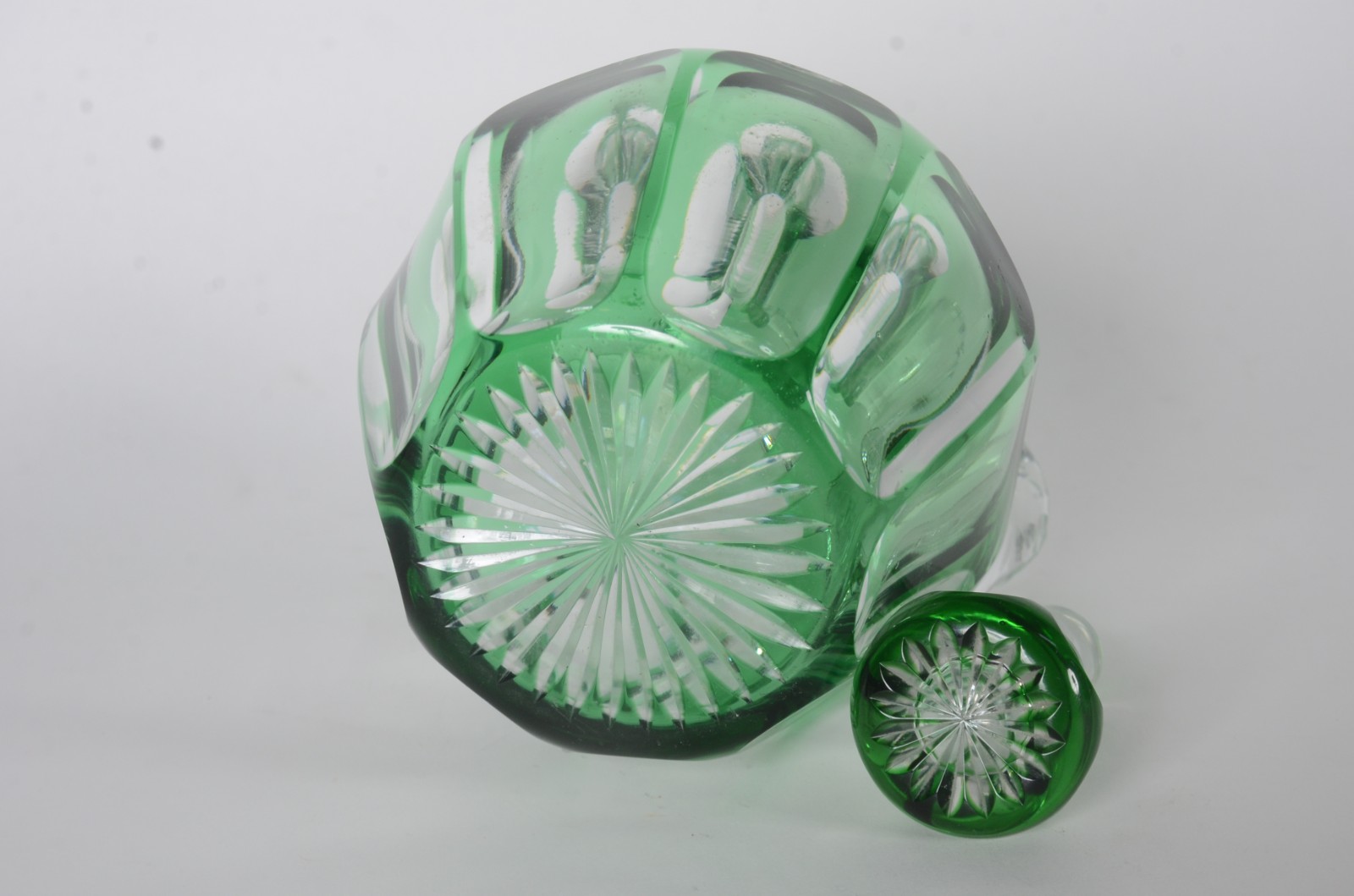 Licoreira de cristal facetado doublé verde com 2 copinhos. - foto 7 de 7