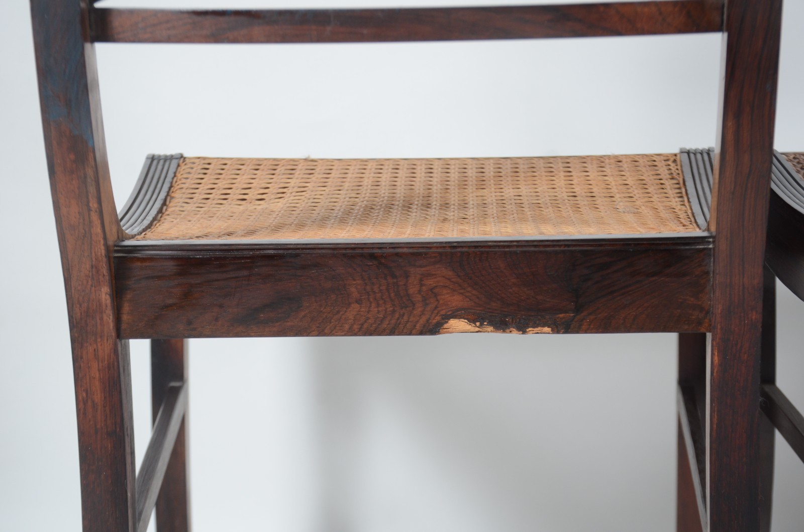 Mesa de jantar de jacarandá com 2 tábuas extensoras, medindo cada uma... - foto 10 de 11