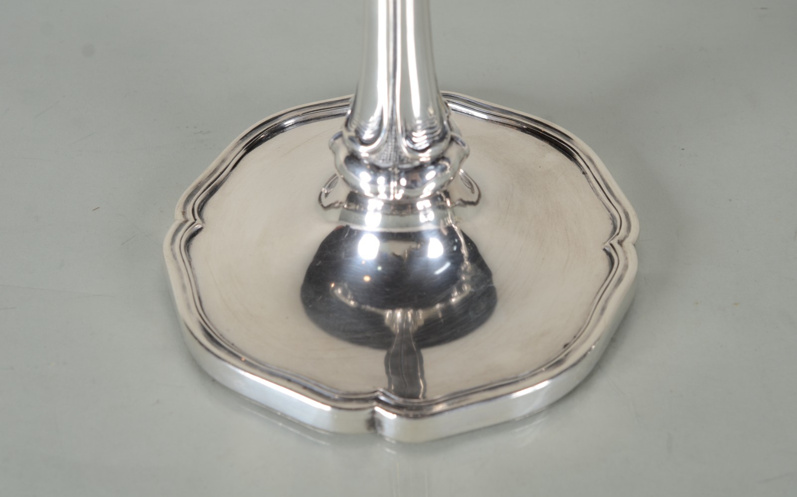 Par de candelabros para 3 velas cada de prata portuguesa contraste... - foto 4 de 8