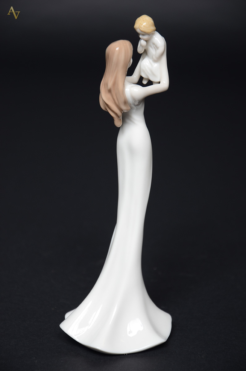 Estatueta em porcelana "Maternidade". Altura 21 cm. - foto 2 de 2