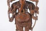 Estatueta de madeira oriental entalhada represe... - Estatueta de madeira oriental entalhada representando Ganesha.